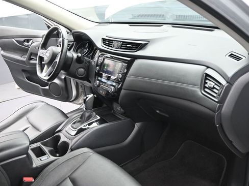Used 2018 Nissan Rogue SL FWD image 25