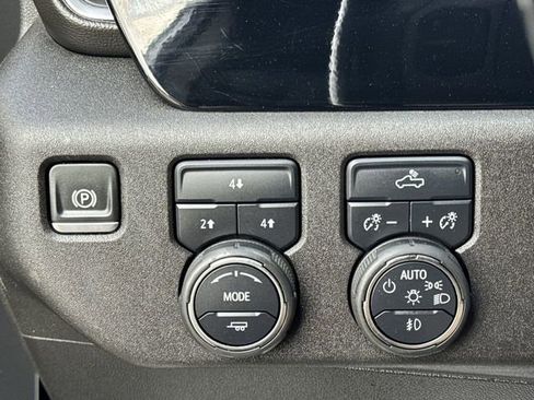 Used 2025 Chevrolet Silverado 2500 LT image 20