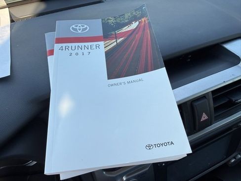 Used 2017 Toyota 4Runner SR5 Premium image 15