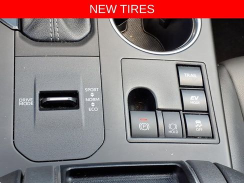 Used 2024 Toyota Highlander XLE AWD/4WD image 27