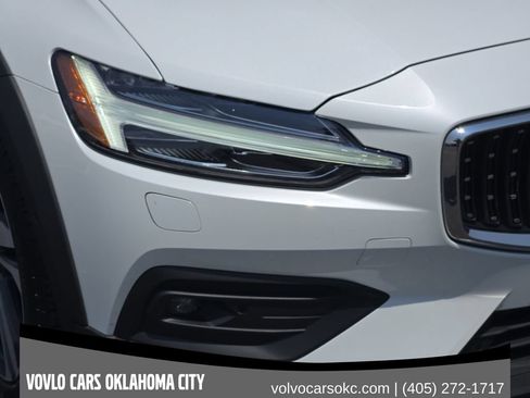 Certified 2026 Volvo V60 B5 Cross Country Plus w/ Climate Package AWD/4WD image 10