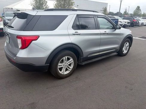 Used 2023 Ford Explorer XLT w/ Equipment Group 202A AWD/4WD image 5