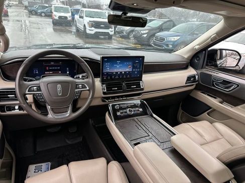 Used 2024 Lincoln Navigator Premiere image 41