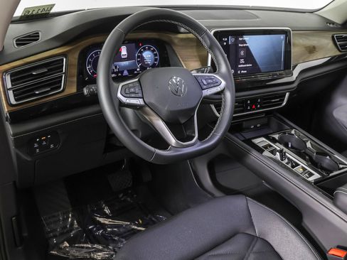 Used 2026 Volkswagen Atlas SE w/ Panoramic Sunroof Package AWD/4WD image 5