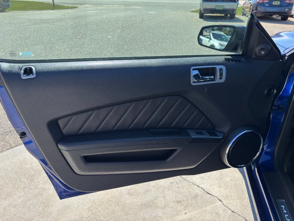 Used 2014 Ford Mustang Premium RWD image 17