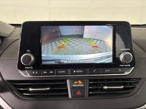 Used 2024 Nissan Altima 2.5 S FWD image 19