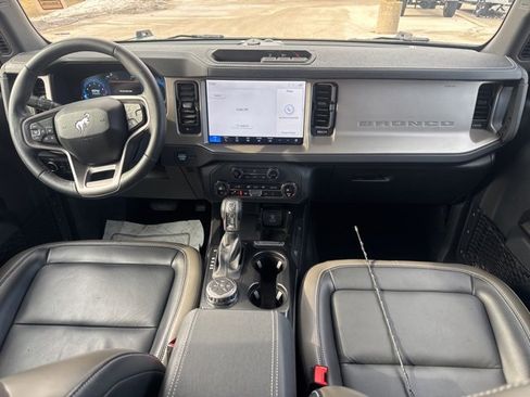 Used 2025 Ford Bronco Outer Banks image 13