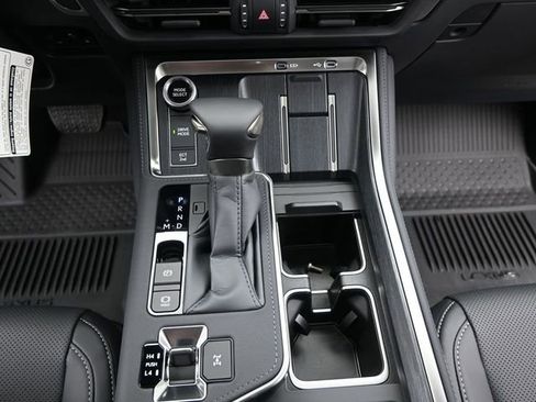 Used 2026 Lexus GX 550 w/ Accessory Package (2T) image 7