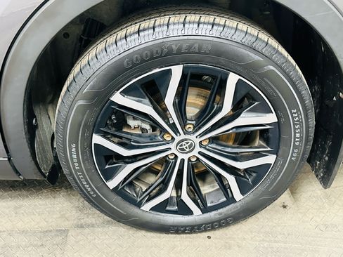 Certified 2023 Toyota Crown AWD/4WD image 29