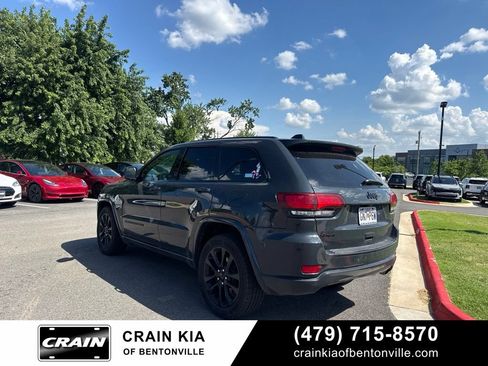 Used 2018 Jeep Grand Cherokee Altitude AWD/4WD image 12