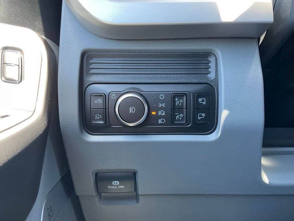 New 2026 Ford F250 XLT w/ XLT Premium Package AWD/4WD image 52