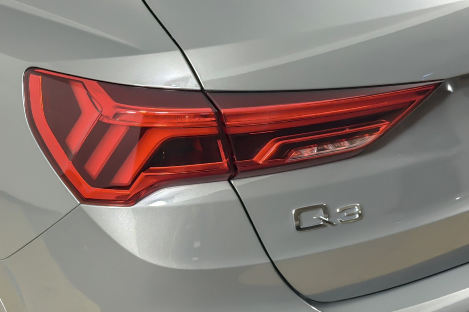 Used 2024 Audi Q3 2.0T Premium AWD/4WD image 25