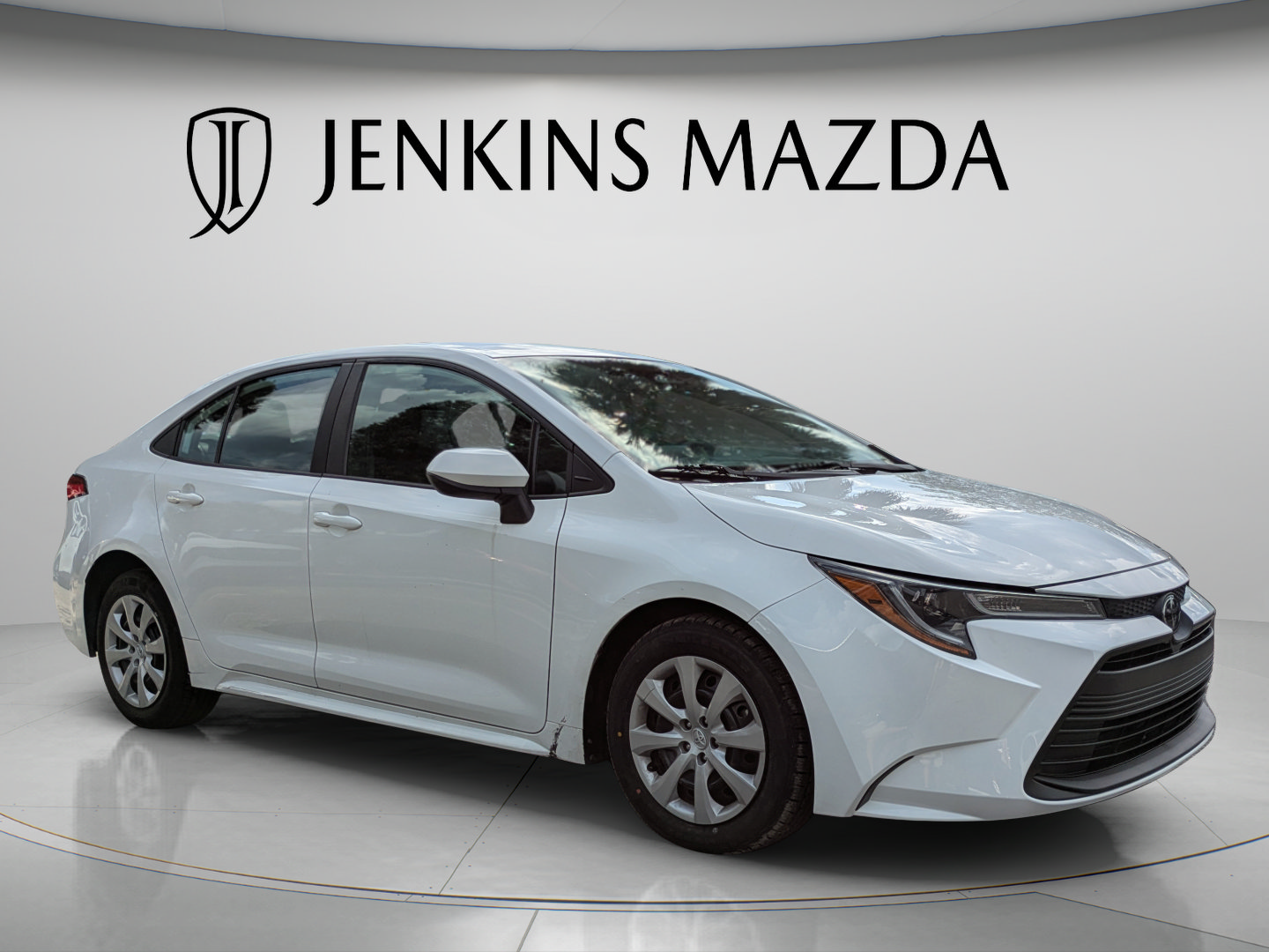 Used 2024 Toyota Corolla LE FWD image 1