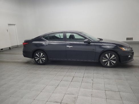 Used 2022 Nissan Altima 2.5 SV w/ SV Premium Package image 11