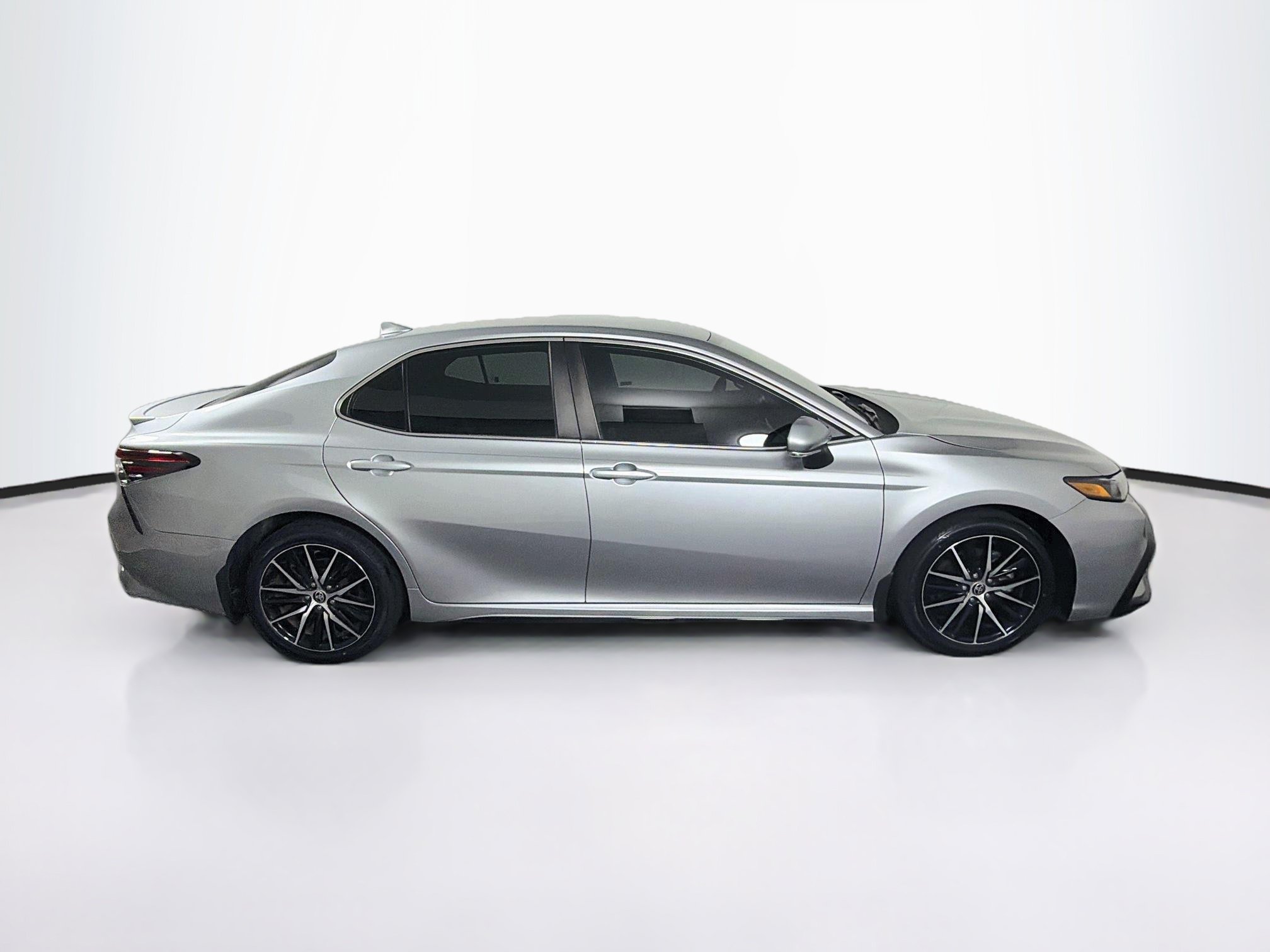 Used 2023 Toyota Camry SE FWD image 10