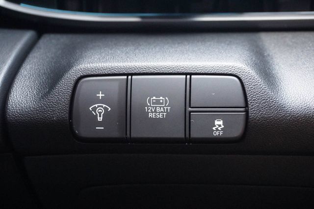 Used 2025 Hyundai Elantra SEL FWD image 27