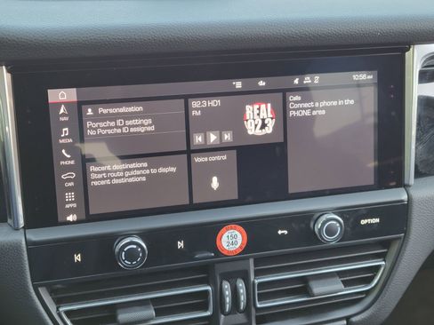 Used 2025 Porsche Macan image 17