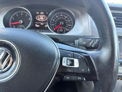 Used 2015 Volkswagen Golf S image 17