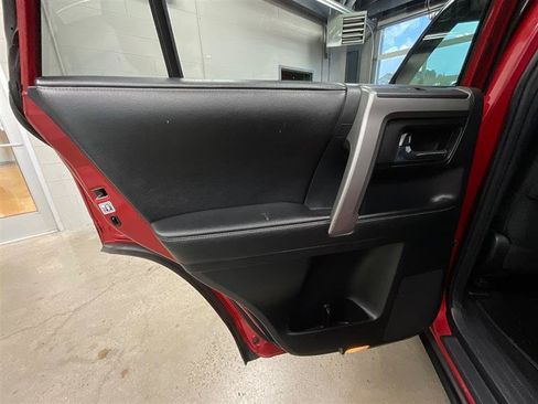 Used 2014 Toyota 4Runner SR5 AWD/4WD image 20