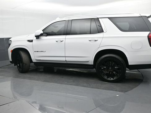 Used 2022 GMC Yukon Denali w/ Denali Premium Package image 3