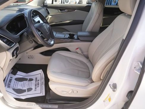 Used 2019 Lincoln Nautilus Select image 9