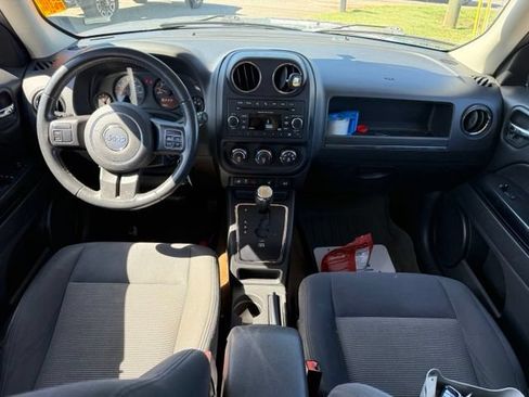 Used 2016 Jeep Patriot Latitude AWD/4WD image 17