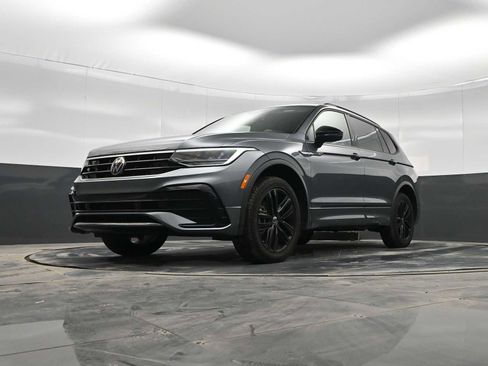 Used 2022 Volkswagen Tiguan SE R-Line image 31
