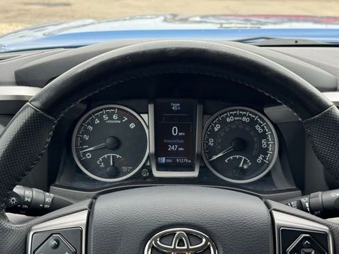 Certified 2018 Toyota Tacoma SR5 AWD/4WD image 27