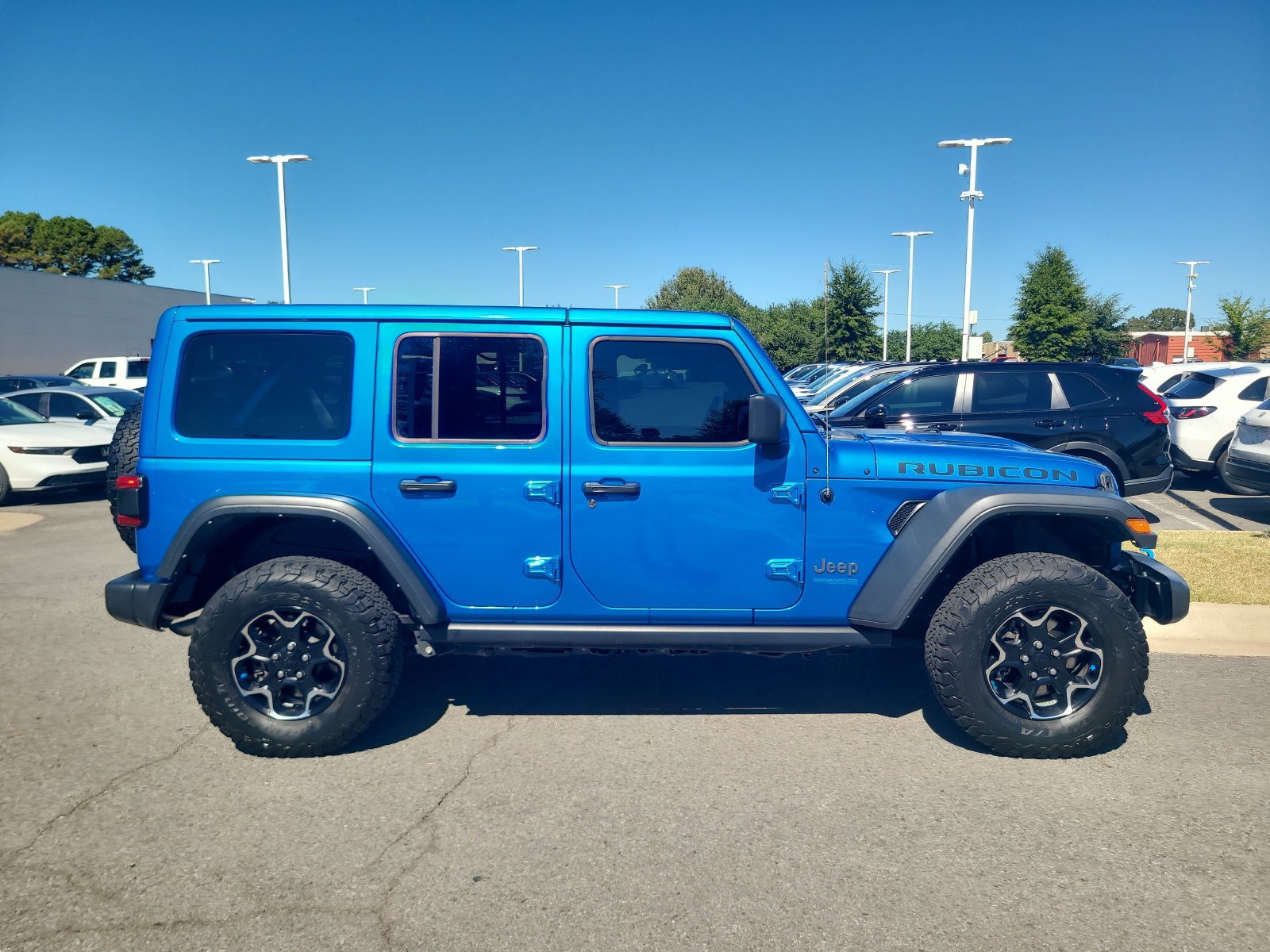 Used 2022 Jeep Wrangler Unlimited Rubicon 4xe w/ Cold Weather Group AWD/4WD image 2