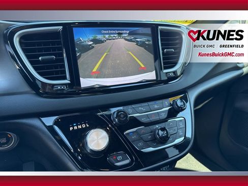 Used 2025 Chrysler Pacifica Select FWD image 22