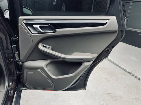 Used 2018 Porsche Macan S AWD/4WD image 25