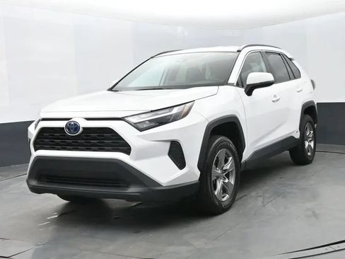 Used 2024 Toyota RAV4 XLE AWD/4WD image 1