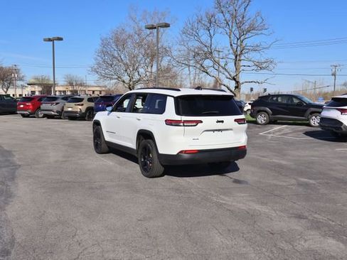 Used 2023 Jeep Grand Cherokee L Laredo AWD/4WD image 5
