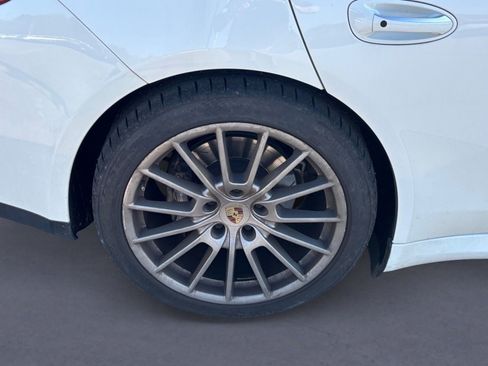 Used 2015 Porsche Panamera 4 image 3