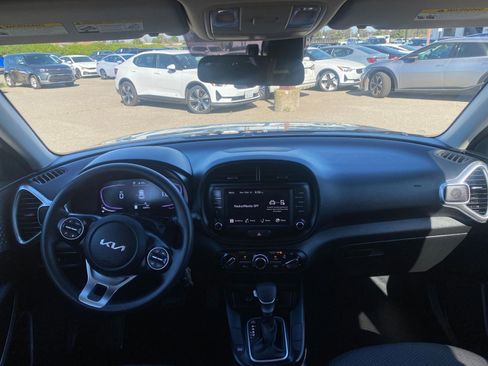 Used 2025 Kia Soul LX w/ LX Technology Package image 33