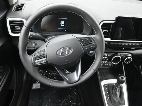 Used 2025 Hyundai Venue Limited FWD image 14