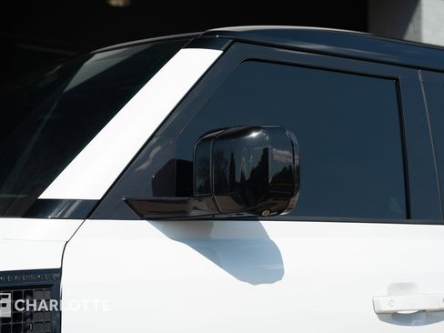 Used 2023 Land Rover Defender 110 V8 image 10