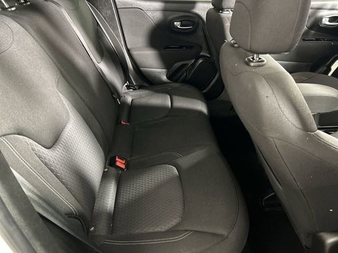 Used 2021 Jeep Renegade Latitude image 23