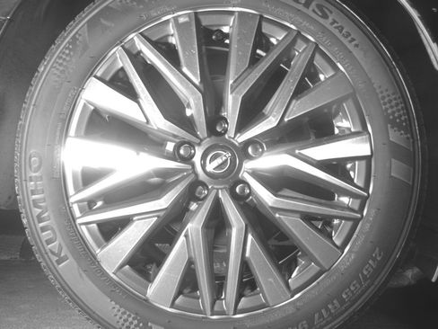 Used 2025 Nissan Altima 2.5 SV FWD image 15