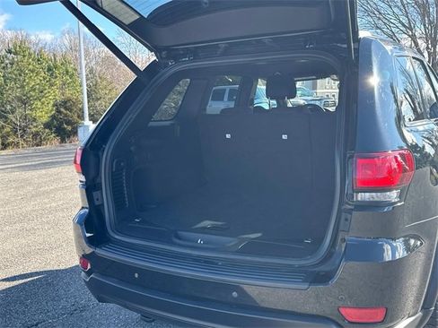 Used 2019 Jeep Grand Cherokee Laredo image 13