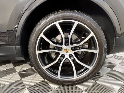 Used 2020 Porsche Cayenne S image 16