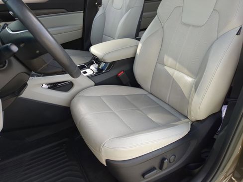 Certified 2022 Kia Telluride EX w/ EX Premium Package AWD/4WD image 23