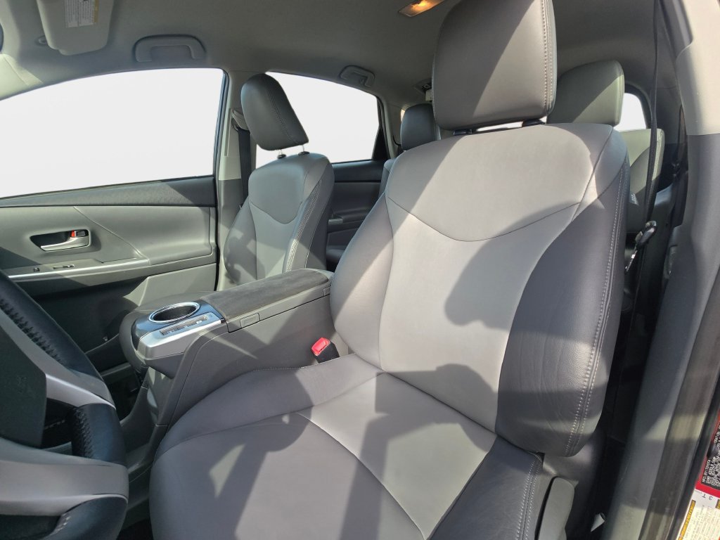 Used 2014 Toyota Prius V Five FWD image 18