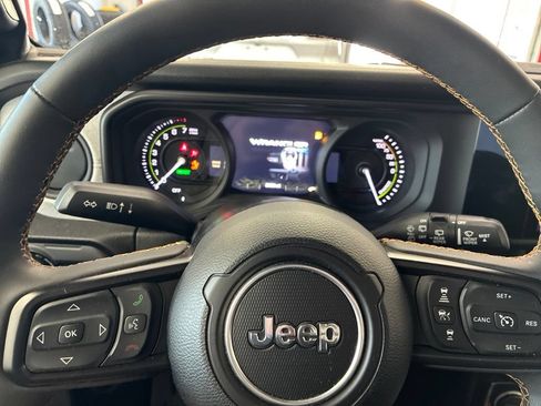 Used 2024 Jeep Wrangler Unlimited w/ Convenience Group AWD/4WD image 35