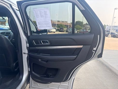 Used 2019 Ford Explorer XLT w/ Equipment Group 202A AWD/4WD image 26