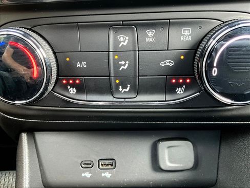 Used 2024 Buick Encore GX Preferred w/ Comfort Package FWD image 15