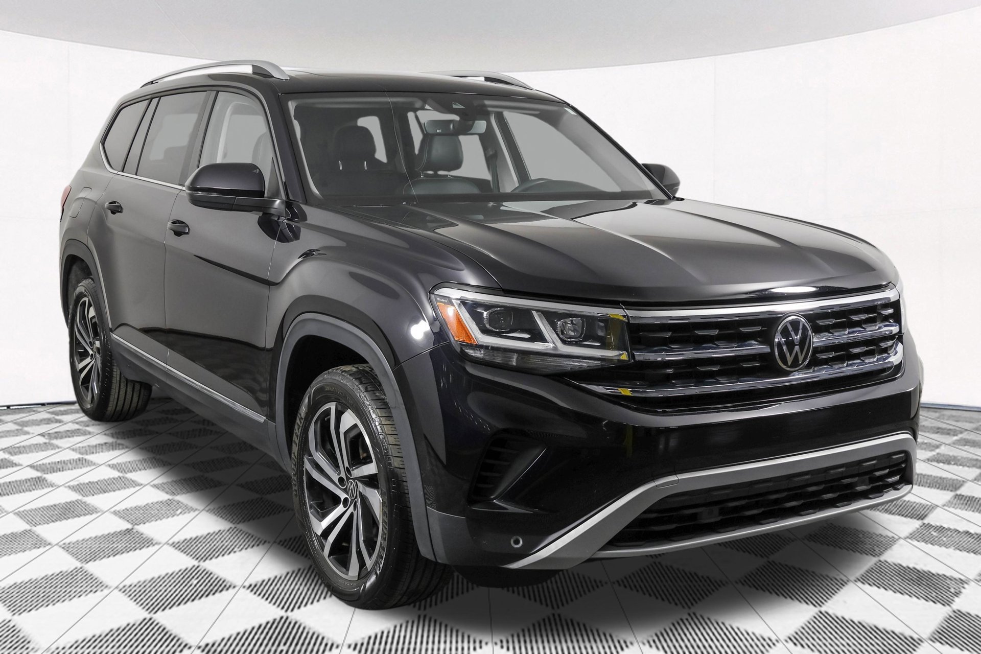 Used 2023 Volkswagen Atlas SEL AWD/4WD image 16