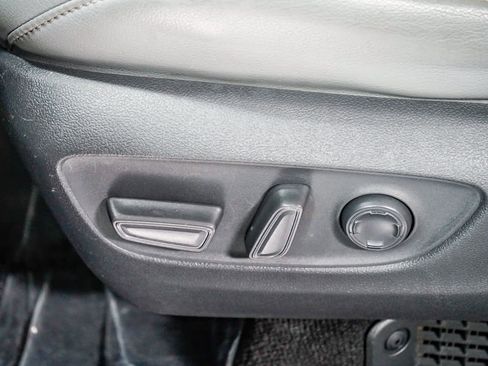 Used 2021 Toyota Sienna Limited image 24