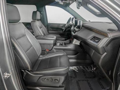 Used 2023 Chevrolet Suburban Premier image 27