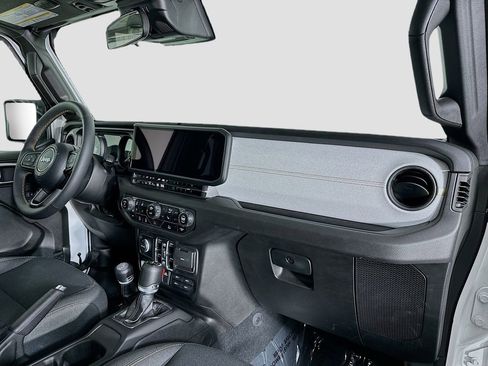 Used 2024 Jeep Gladiator Sport image 30